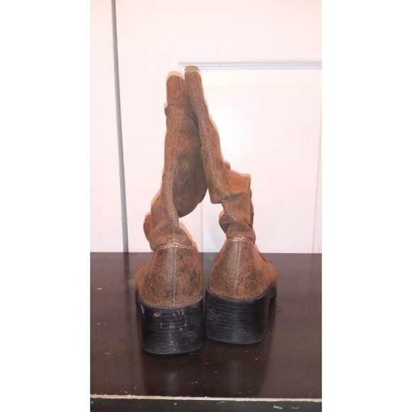 Mudd round toe front brown faux leather boots - Picture 5 of 8